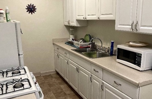 Glendale Apartment | Nice, cozy studio in the heart of Glendale