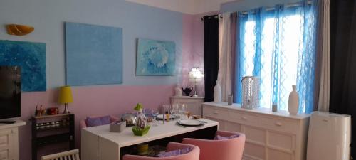 Gambetta Bed & Breakfast | NICE EXCEPTIONNEL UN LOFT DANS APPARTEMENT D HOTE 40 M2 ATYPIQUE ORIGINAL 200 m mer PROMENADE DES ANGLAIS, PLAGES
