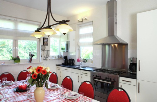 Neede House | Nice farmhouse with large garden and play loft