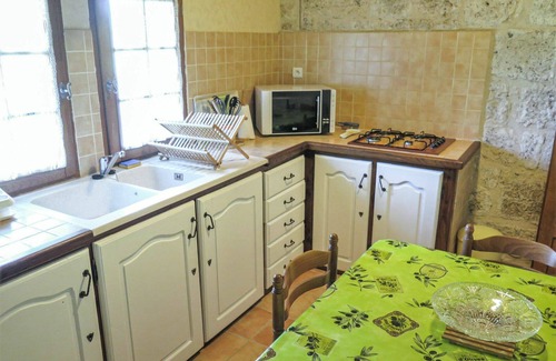 Dondas Villa | Nice apartment in villa for 4 people with pool, TV, terrace and parking