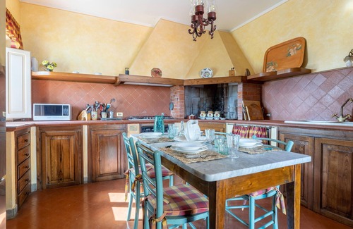 Cevoli House | Nice home in Cevoli with WiFi