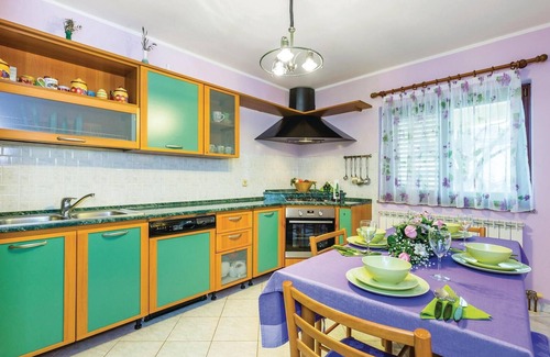 Sarsoni House | Nice home in Drazice with WiFi