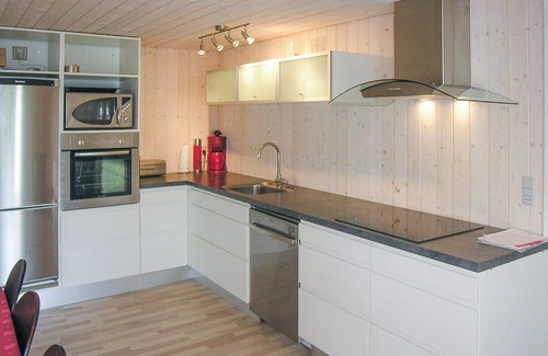Vibæk Strand House | Nice home in Ebeltoft with WiFi