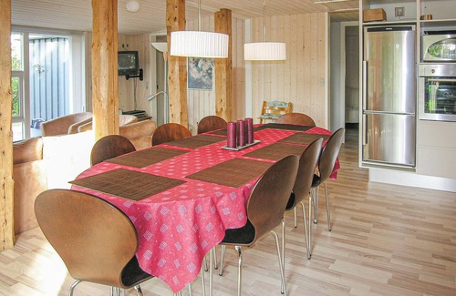 Vibæk Strand House | Nice home in Ebeltoft with WiFi