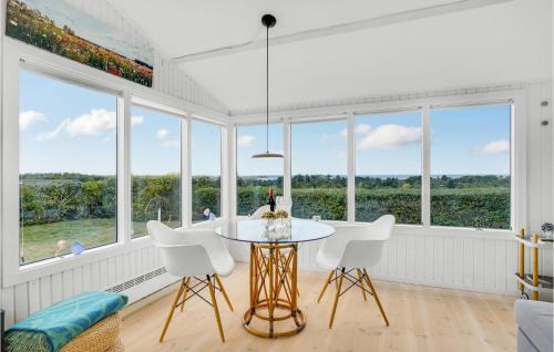 Ordrup House | Nice Home In Fårevejle With Kitchen