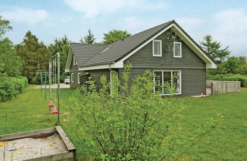 Fjellerup Strand House | Nice home in Glesborg with sauna