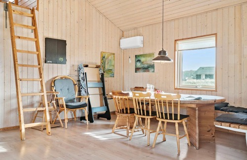 Vrist Strand House | Nice home in Harboøre with kitchen
