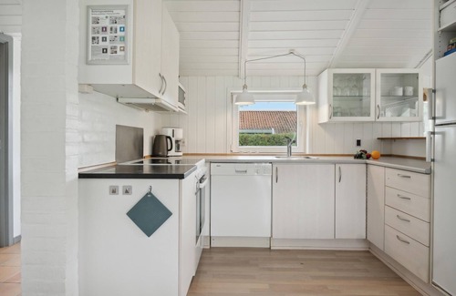 Hejlsminde Strand House | Nice home in Hejls with sauna