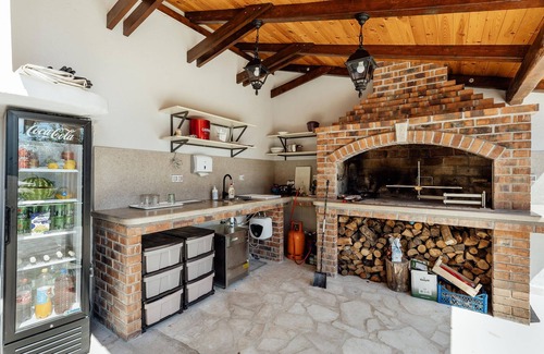Mojdez House | Nice home in Igalo with house sea view