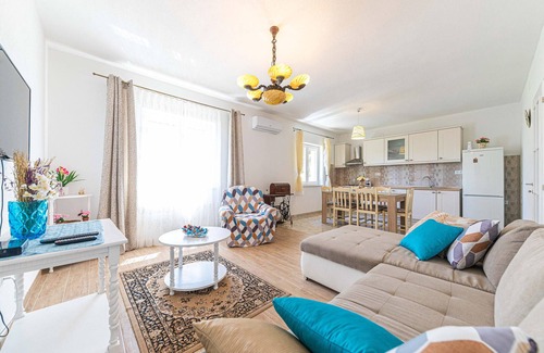 Kastel Novi House | Nice home in Kastel Novi with kitchen