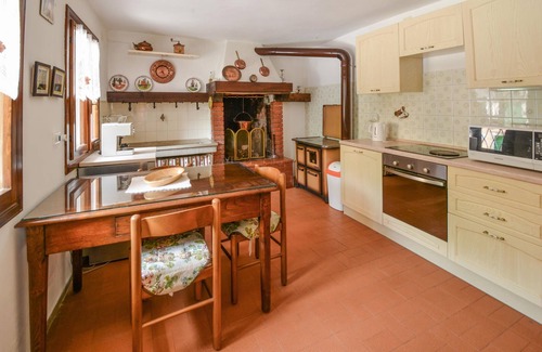 Lusiana House | Nice home in Lusiana with WiFi