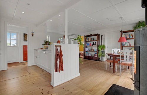 Beder Malling House | Nice home in Malling with kitchen