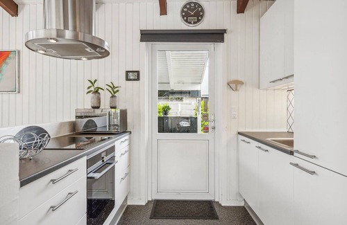 Hasmark Strand House | Nice home in Otterup with kitchen