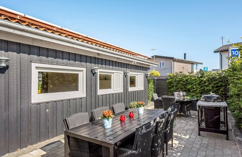 Hasmark Strand House | Nice home in Otterup with kitchen