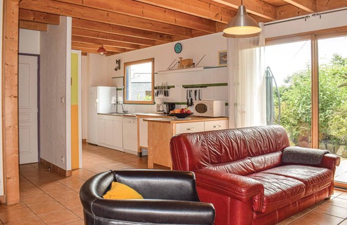 Plouneour-Trez House | Nice home in Plounéour-Trez with sauna