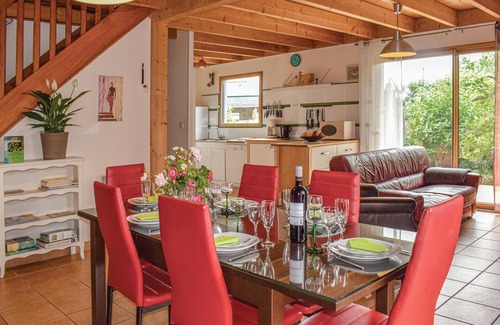 Plouneour-Trez House | Nice home in Plounéour-Trez with sauna