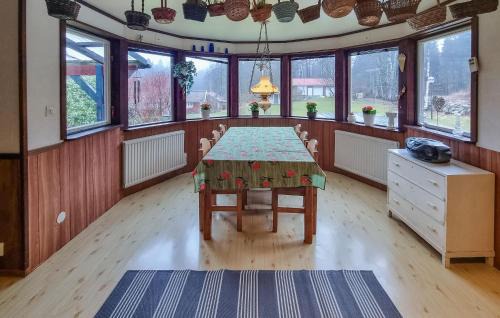Kungalv O House | Nice Home In Romelanda With Sauna