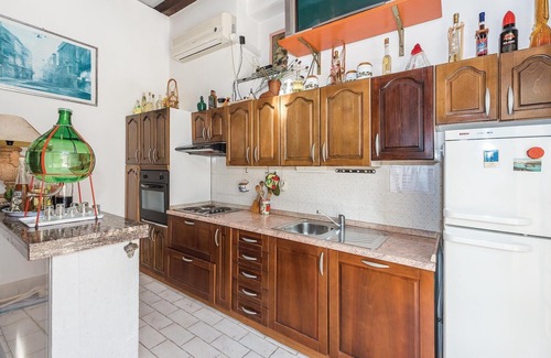 Siveric House | Nice home in Siveric with WiFi