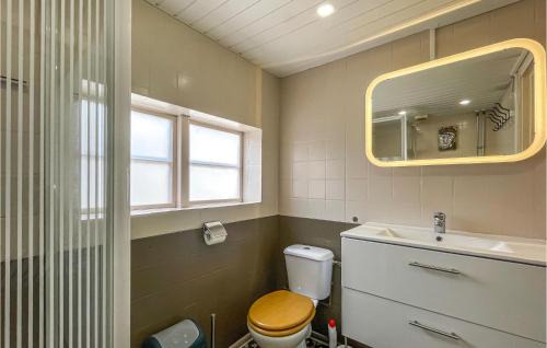 Wierum House | Nice Home In Wierum With Kitchen