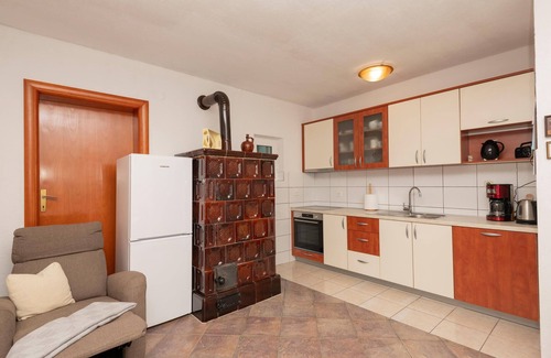 Vrgorac House | Nice home in Zavojane