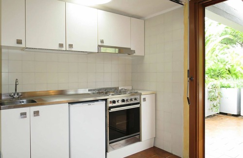 Castiglione della Pescaia House | Nice apartment in villa for 4 people with pool, A/C, WIFI, TV, terrace, pets allowed and parking