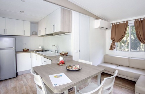 Le Rocchette House | Nice apartment in villa for 4 guests with WIFI, hot tub, A/C, pool, TV and terrace