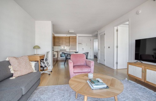 Lower East Side Apartment | Nice LES 2BR w/Doorman, Gym, Outdoor Space & Elevator, by Blueground