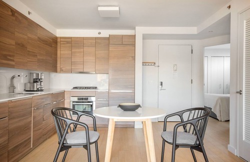 Lower East Side Apartment | Nice LES 2BR w/Doorman, Gym, Outdoor Space & Elevator, by Blueground