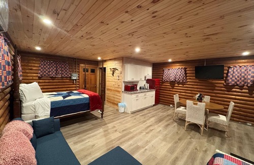 Cambridge Cabin | Nice log cabin on back country road with peace, quiet and the amenities of home