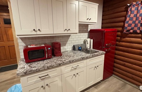 Cambridge Cabin | Nice log cabin on back country road with peace, quiet and the amenities of home