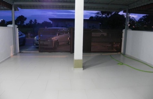 Taman Gadong Perdana House | Nice Modern Design House (For 8 person)