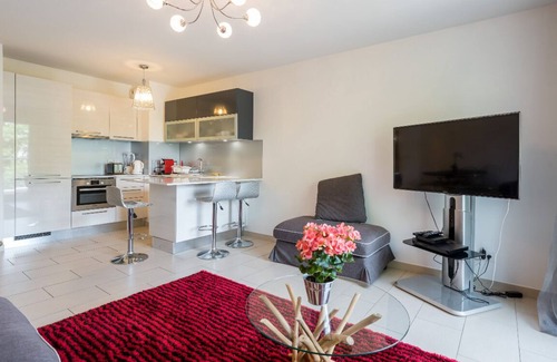 3rd Arrondissement Apartment | Nice & quiet 2 br apt, garage & patio, Part-Dieu