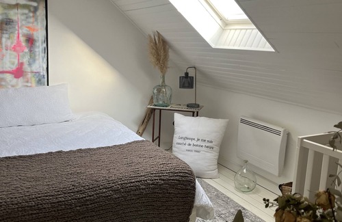 Bellevue Bed & Breakfast | Nice room for rent. Independent space upstairs. Relaxation area.