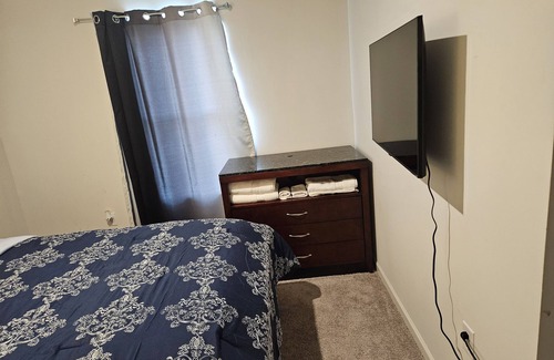 Silver Creek House | Nice room. It's 30 minutes away from Kennesaw and 7 from the Hyundai plant.