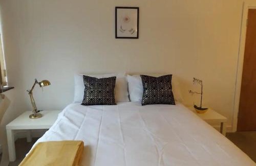 Binley House | Nice Spacious Room in Coventry