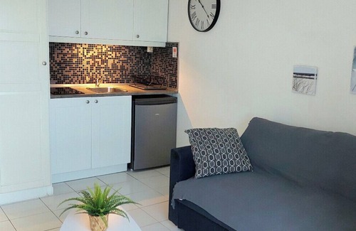 La Faviere Apartment | Nice Studio With Balcony At 7 Min From The Beach