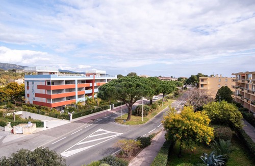 La Faviere Apartment | Nice Studio With Balcony At 7 Min From The Beach