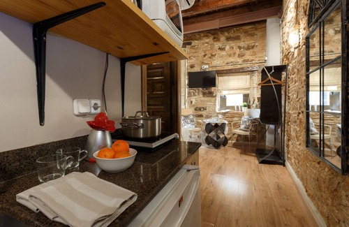 El Born Apartment | Nice studio with balcony in Born, fully equipped
