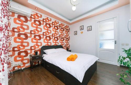 Obolon' Apartment | Nice two- bedroom apartment in five minutes from metro Minskaya