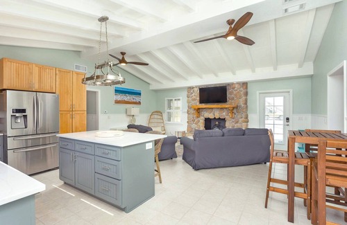 Florida Panhandle House | Nicely decorated 4 bedroom Sound View Home w/Large Back Yard! Pet friendly!
