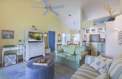 The Dunes House | Nicely updated Sanibel duplex home located in The Dunes with lake view.