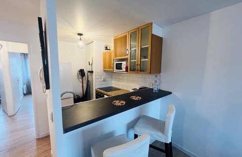 Saint-Denis Apartment | Nid d'Olympe - Metro - Wifi - Parking - Dream Host