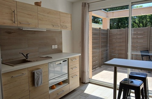 Saint-Martin-de-Londres Apartment | Nid des Hirondelles - Furnished apartment with all comforts in a quiet location - Air conditioning Swimming pool Jacuzzi