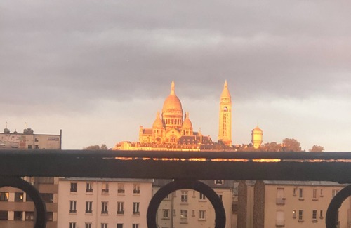 Quartier de la Goutte-d'Or Apartment | Nid Romantique Vue Sacré Coeur, in the heart of secret Paris, far from the tourists
