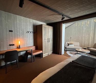 Riksgransen Hotel | Niehku Mountain Villa