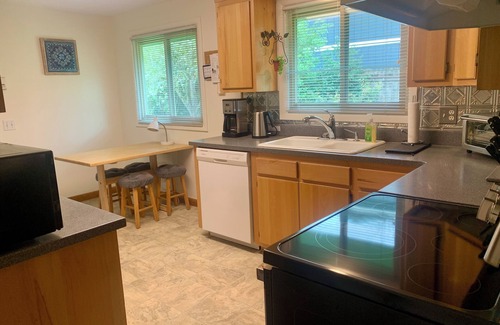Southeast Eugene House | Nifty Thrifty - Affordable, Comfortable, in Ideal Location!
