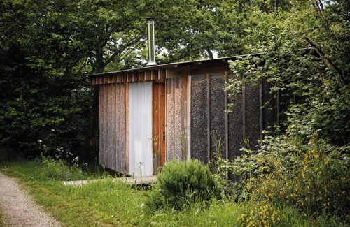 Manzat Cabin | Night Facing the Volcanoes