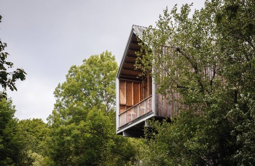 Manzat Cabin | Night Facing the Volcanoes