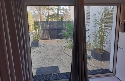Saint-Paul-Trois-Chateaux Apartment | Night Cocoon: self-contained terrace studio in quiet neighborhood.