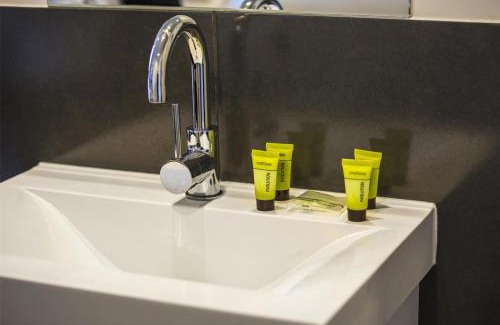 Elizabeth South Hotel | Nightcap at Rose & Crown Hotel